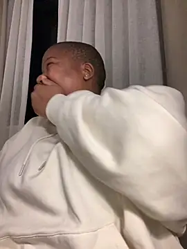 Snapshot of Muskthickgirl chatting on November 18, 2025, 12:05 am Muskthickgirl online show from November 18, 2025, 12:05 am