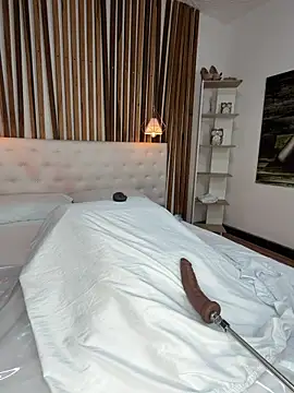 valerie lya online show from February 10, 2026, 12:31 pm