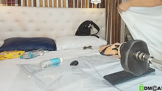 valerie lya online show from March 16, 2026, 8:46 pm