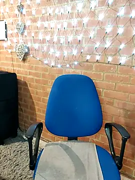 Lilybanx online show from February 16, 2025, 9:05 pm