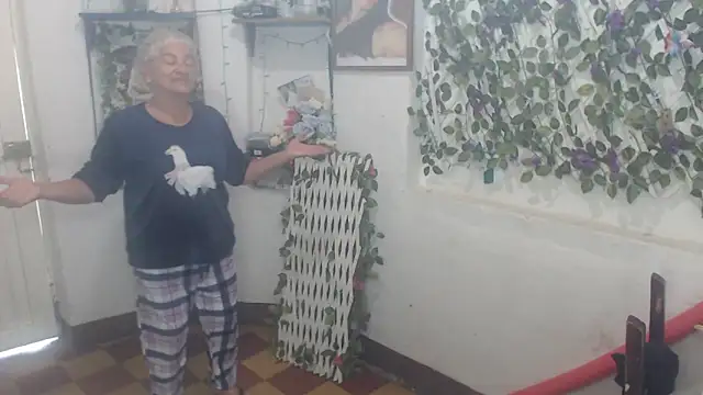 FunnyGrandma online show from December 3, 2025, 5:00 pm