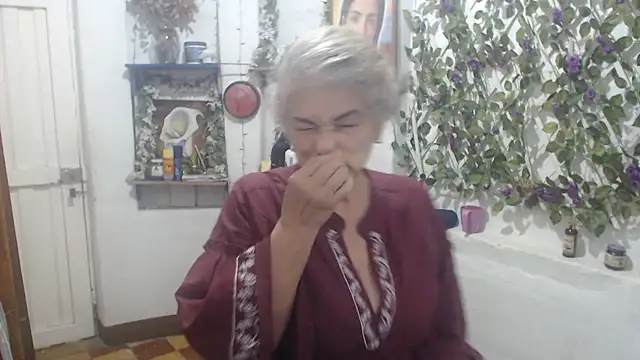 Snapshot of FunnyGrandma chatting on July 6, 2026, 12:29 am FunnyGrandma online show from July 6, 2026, 12:29 am