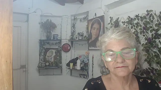 Snapshot of FunnyGrandma chatting on July 28, 2026, 1:56 am FunnyGrandma online show from July 28, 2026, 1:56 am