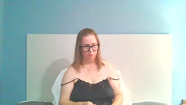 Snapshot of SweetandNaughty1 chatting on December 13, 2024, 4:33 am SweetandNaughty1 online show from December 13, 2024, 4:33 am