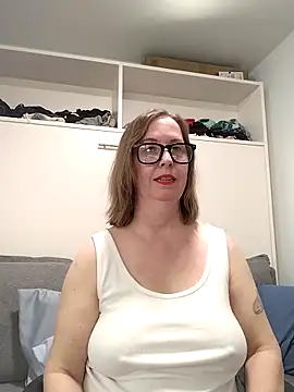 SweetandNaughty1 online show from February 5, 2026, 8:24 pm