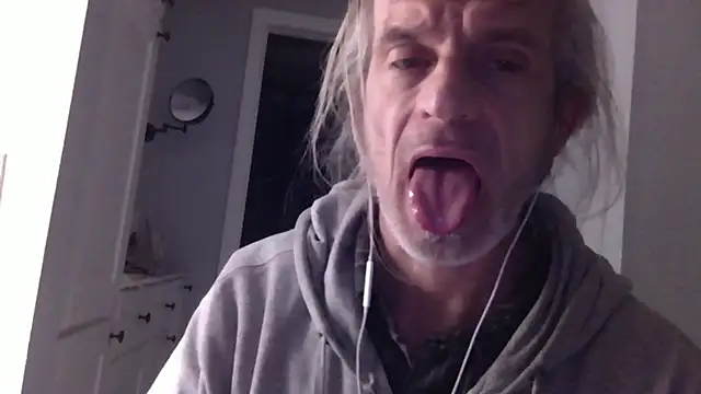 Snapshot of readyforfunxxx chatting on December 21, 2024, 2:37 pm readyforfunxxx online show from December 21, 2024, 2:37 pm