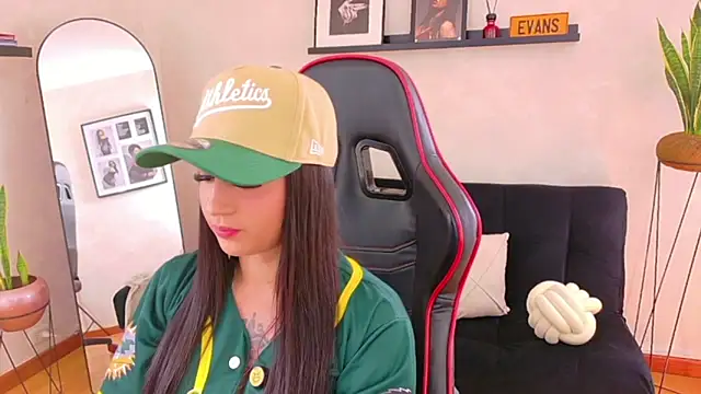 EmmyEvans1 online show from February 28, 2026, 7:26 pm