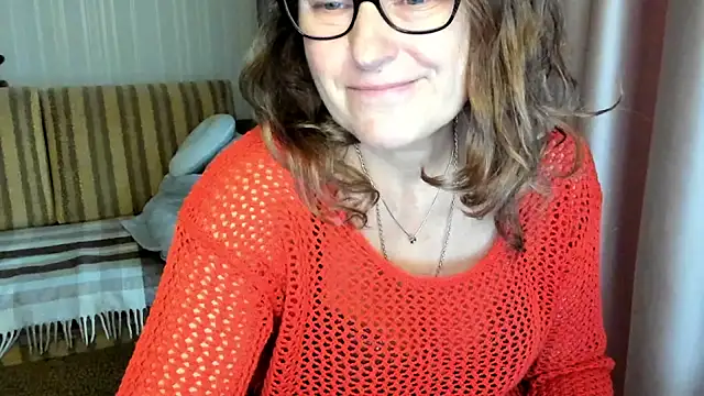 lauraoven online show from October 31, 2025, 7:53 am