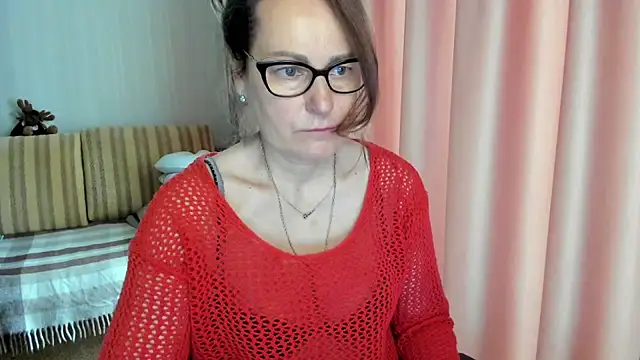 Snapshot of lauraoven chatting on May 1, 2026, 8:52 am lauraoven online show from May 1, 2026, 8:52 am