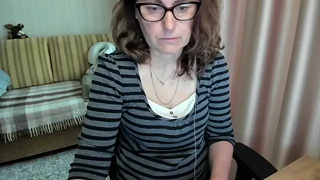 Snapshot of lauraoven chatting on May 29, 2026, 7:17 am lauraoven online show from May 29, 2026, 7:17 am
