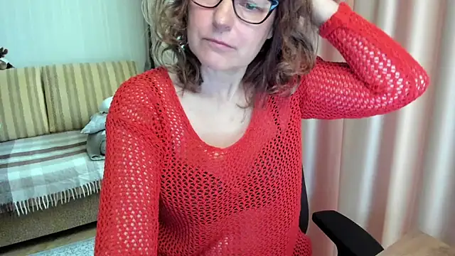 Snapshot of lauraoven chatting on May 31, 2026, 7:48 am lauraoven online show from May 31, 2026, 7:48 am