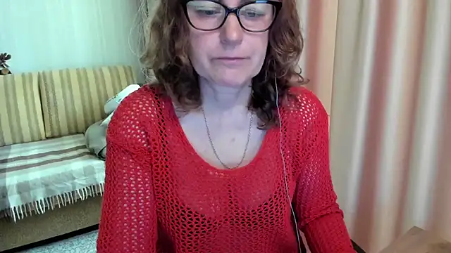 Snapshot of lauraoven chatting on June 5, 2026, 7:03 am lauraoven online show from June 5, 2026, 7:03 am