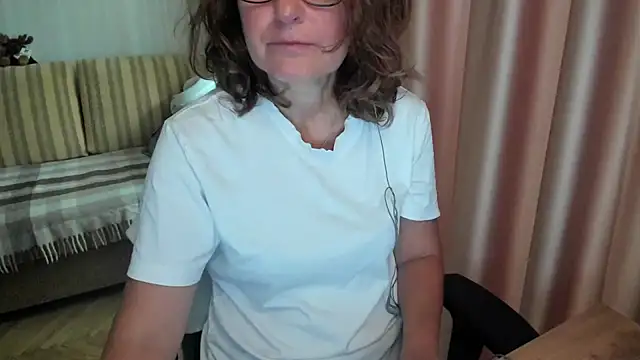 Snapshot of lauraoven chatting on July 24, 2026, 7:17 am lauraoven online show from July 24, 2026, 7:17 am