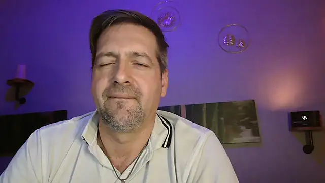 Snapshot of matrikes1 chatting on December 20, 2024, 8:23 pm matrikes1 online show from December 20, 2024, 8:23 pm