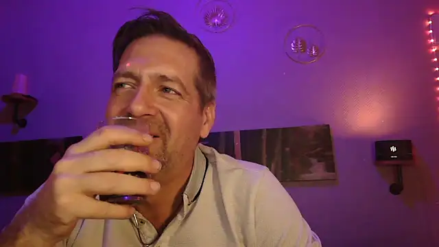 Snapshot of matrikes1 chatting on December 21, 2024, 11:02 pm matrikes1 online show from December 21, 2024, 11:02 pm