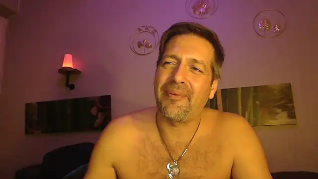 Snapshot of matrikes1 chatting on December 28, 2024, 2:33 am matrikes1 online show from December 28, 2024, 2:33 am