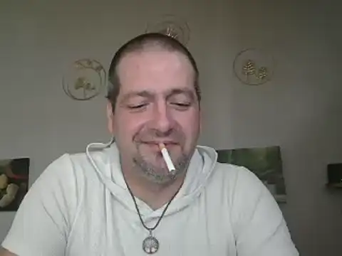 Snapshot of matrikes1 chatting on February 9, 2025, 10:42 am matrikes1 online show from February 9, 2025, 10:42 am