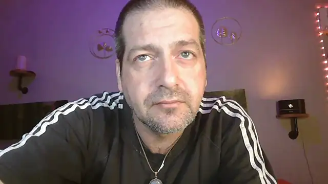 Snapshot of matrikes1 chatting on February 17, 2025, 5:32 pm matrikes1 online show from February 17, 2025, 5:32 pm