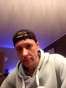 Antonio11111x online show from April 20, 2026, 6:31 pm