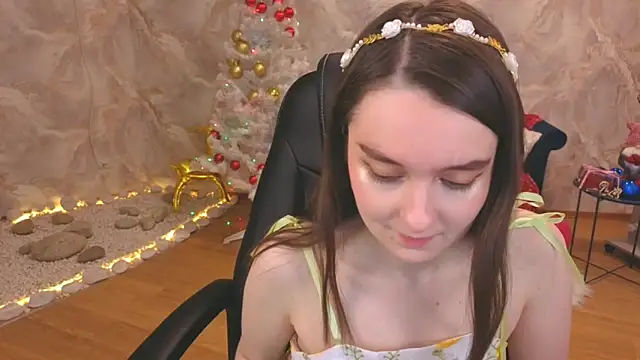 Snapshot of CloudGrace chatting on December 21, 2025, 3:13 am CloudGrace online show from December 21, 2025, 3:13 am