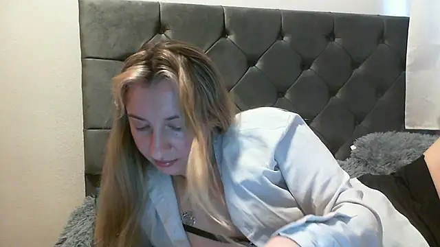 SusanCurt online show from October 28, 2025, 10:41 am