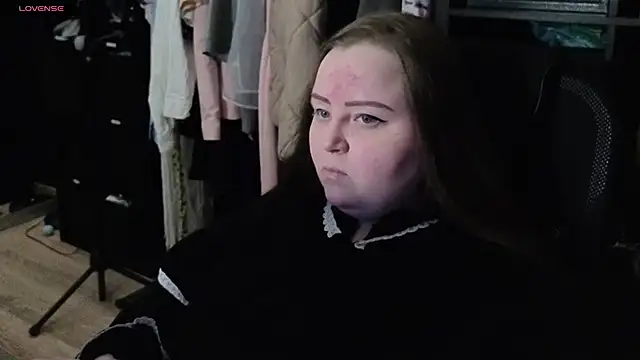 Snapshot of EMMA__CONNOR chatting on October 17, 2025, 12:01 am EMMA CONNOR online show from October 17, 2025, 12:01 am