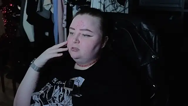 EMMA  CONNOR online show from November 27, 2025, 7:49 pm