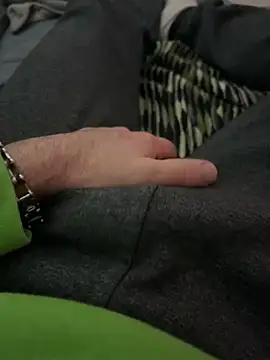 Snapshot of _Inchiodo_ chatting on December 27, 2024, 6:35 am Inchiodo online show from December 27, 2024, 6:35 am