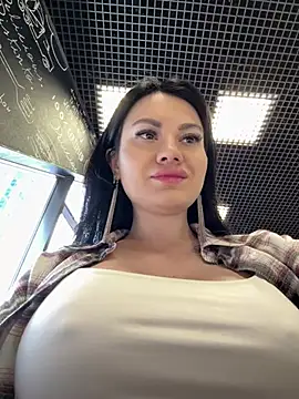 Snapshot of Wet__Bunny chatting on May 2, 2026, 6:07 am Wet Bunny online show from May 2, 2026, 6:07 am