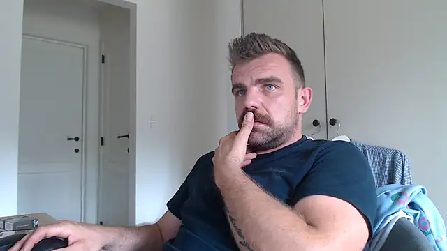 Snapshot of mrbigballs chatting on July 4, 2026, 2:56 pm mrbigballs online show from July 4, 2026, 2:56 pm