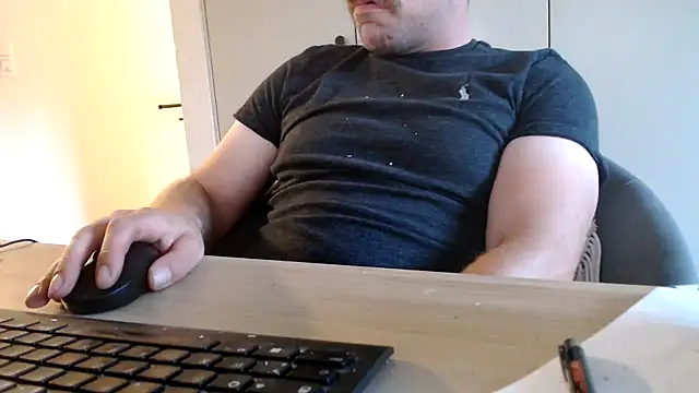 Snapshot of mrbigballs chatting on July 5, 2026, 4:19 am mrbigballs online show from July 5, 2026, 4:19 am