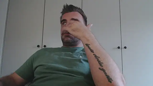 Snapshot of mrbigballs chatting on August 3, 2026, 6:44 pm mrbigballs online show from August 3, 2026, 6:44 pm
