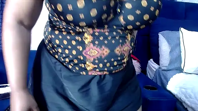 Snapshot of crystalbxx chatting on November 24, 2025, 7:13 pm crystalbxx online show from November 24, 2025, 7:13 pm