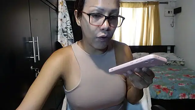 sensual nataliee online show from February 17, 2025, 4:04 pm