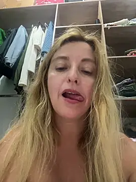 Snapshot of moniquerainx chatting on April 21, 2026, 3:46 am moniquerainx online show from April 21, 2026, 3:46 am