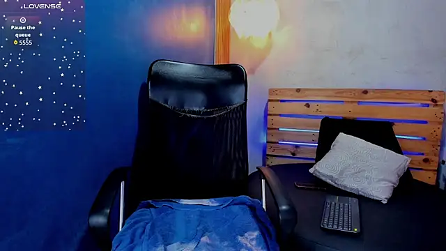 niky doll  online show from November 4, 2025, 1:32 pm