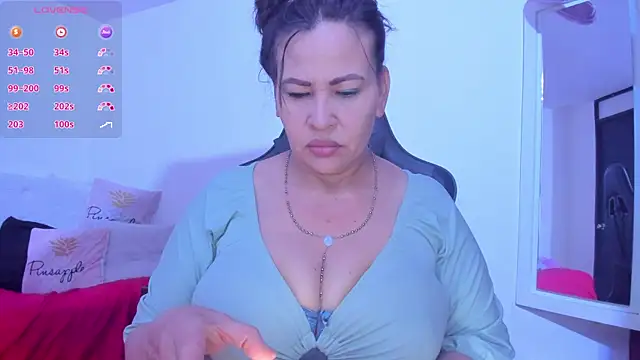 Snapshot of esmeralda_milf chatting on January 11, 2025, 8:43 pm esmeralda milf online show from January 11, 2025, 8:43 pm