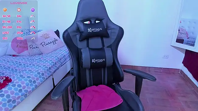 Snapshot of esmeralda_milf chatting on March 17, 2025, 8:51 pm esmeralda milf online show from March 17, 2025, 8:51 pm