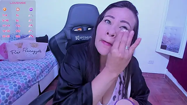 Snapshot of esmeralda_milf chatting on March 18, 2025, 8:48 pm esmeralda milf online show from March 18, 2025, 8:48 pm