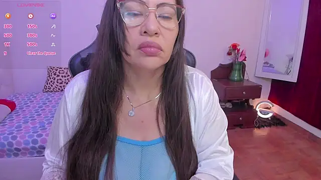 Snapshot of esmeralda_milf chatting on October 7, 2025, 11:40 am esmeralda milf online show from October 7, 2025, 11:40 am