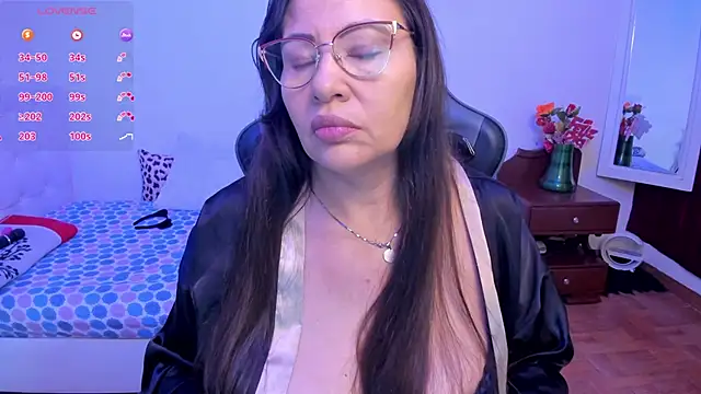 Snapshot of esmeralda_milf chatting on October 12, 2025, 8:08 pm esmeralda milf online show from October 12, 2025, 8:08 pm