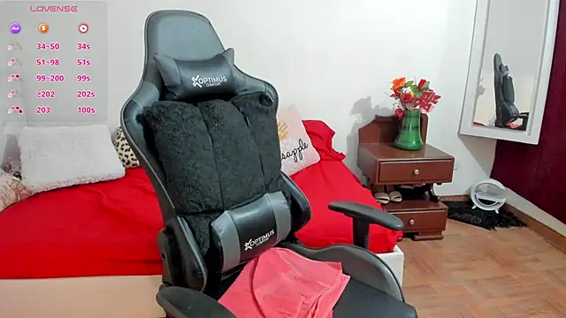 Snapshot of esmeralda_milf chatting on November 4, 2025, 7:35 pm esmeralda milf online show from November 4, 2025, 7:35 pm