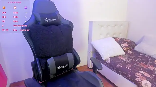 Snapshot of esmeralda_milf chatting on November 21, 2025, 7:23 pm esmeralda milf online show from November 21, 2025, 7:23 pm