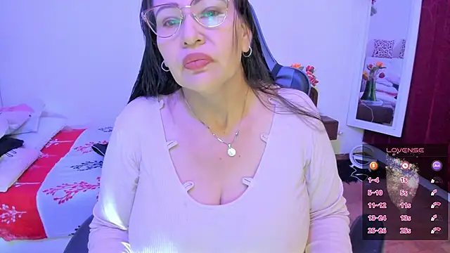 esmeralda milf online show from January 15, 2026, 3:16 pm