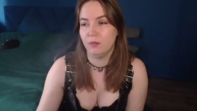 Snapshot of AlessaBlackMoon chatting on June 19, 2026, 12:42 pm AlessaBlackMoon online show from June 19, 2026, 12:42 pm