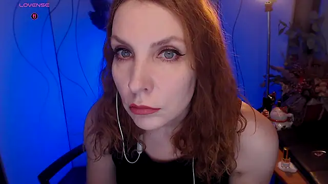 JohansonKatie online show from November 26, 2025, 5:52 am