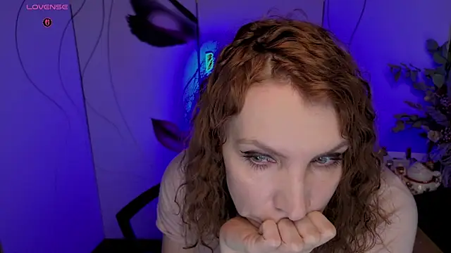 JohansonKatie online show from December 19, 2025, 3:35 am