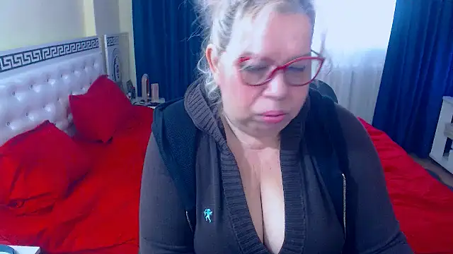 Snapshot of SonyaHotMilf chatting on December 17, 2025, 9:37 am SonyaHotMilf online show from December 17, 2025, 9:37 am