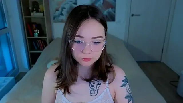 MilenaSaint online show from May 18, 2026, 4:07 am