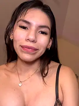 Snapshot of LalieFR chatting on November 11, 2025, 5:35 pm LalieFR online show from November 11, 2025, 5:35 pm